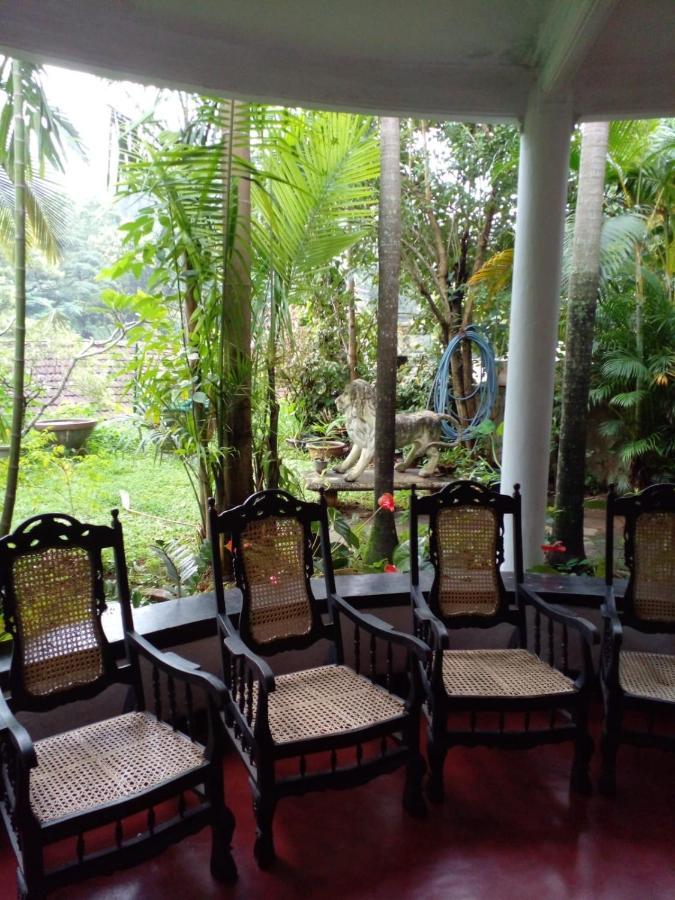 Traditional Kandyan House Exterior foto